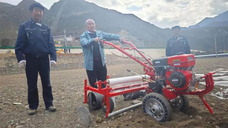 河南联合收割机价格解析：如何理性选择？**
